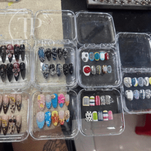 Pro Nails Exclusive: Monochrome Chic Bow Press-On Set