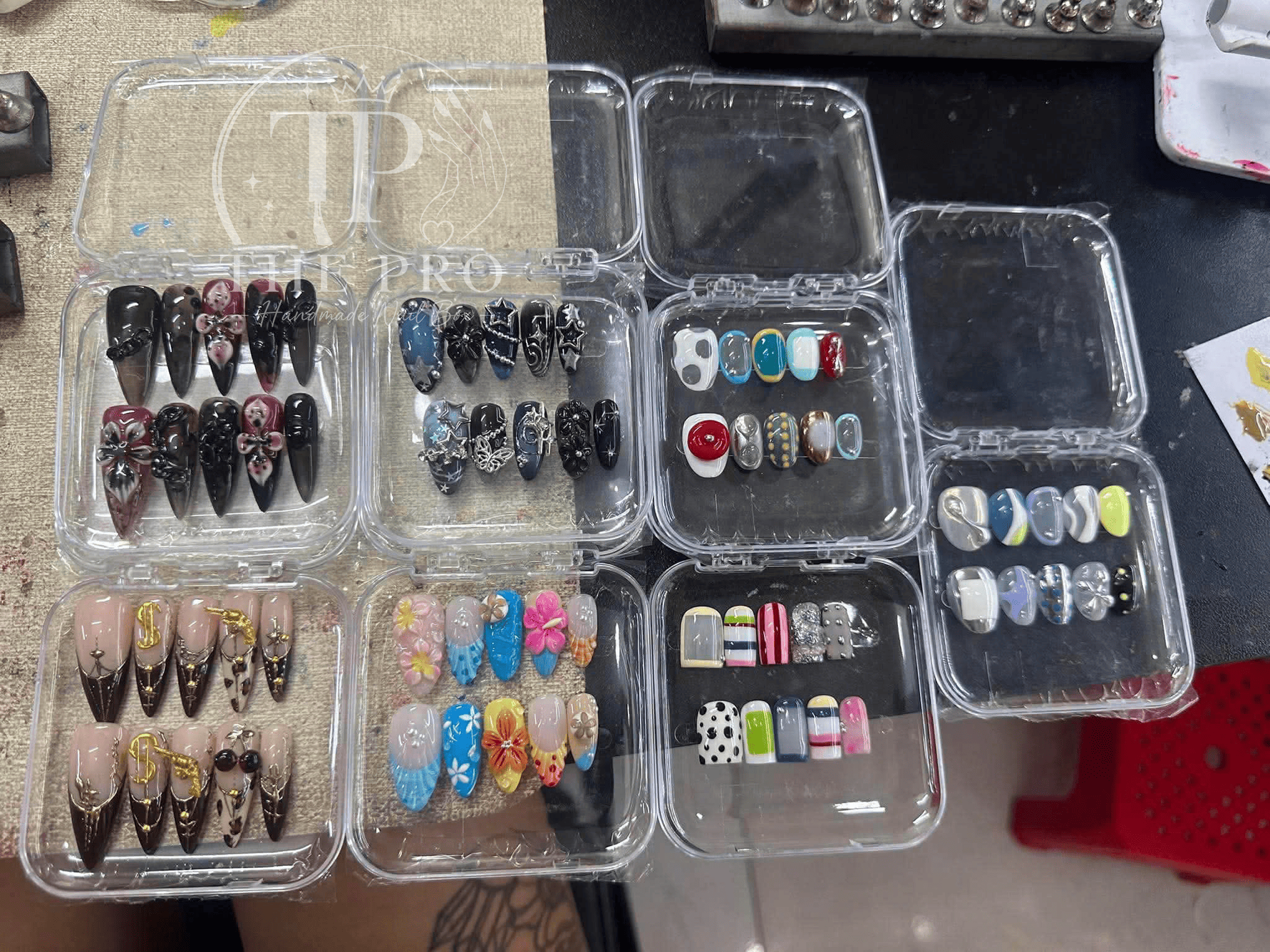 Pro Nails Exclusive: Monochrome Chic Bow Press-On Set