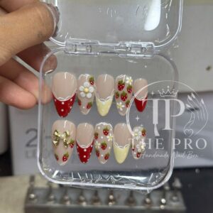 Pro Nails Exclusive: Vampire's Kiss Gothic Press-On Set