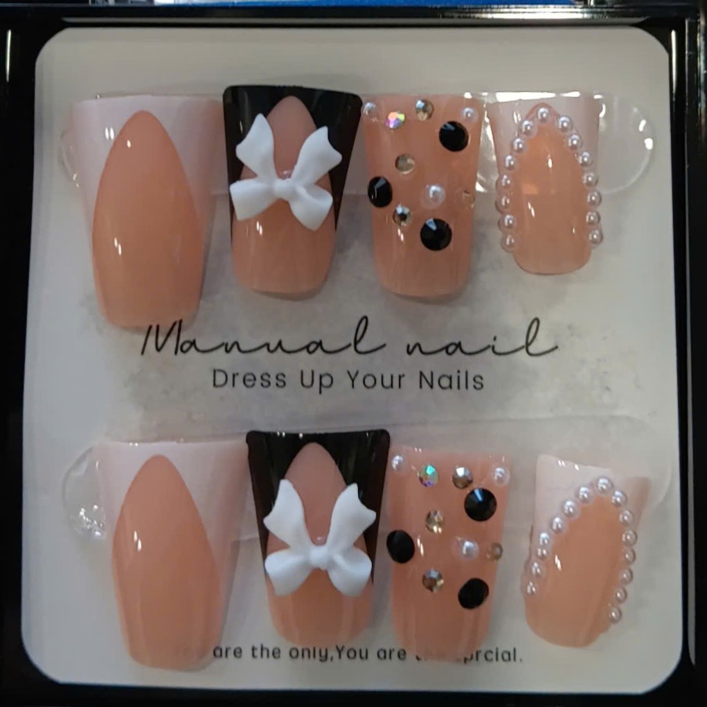 Pro Nails Exclusive: Monochrome Chic Bow Press-On Set